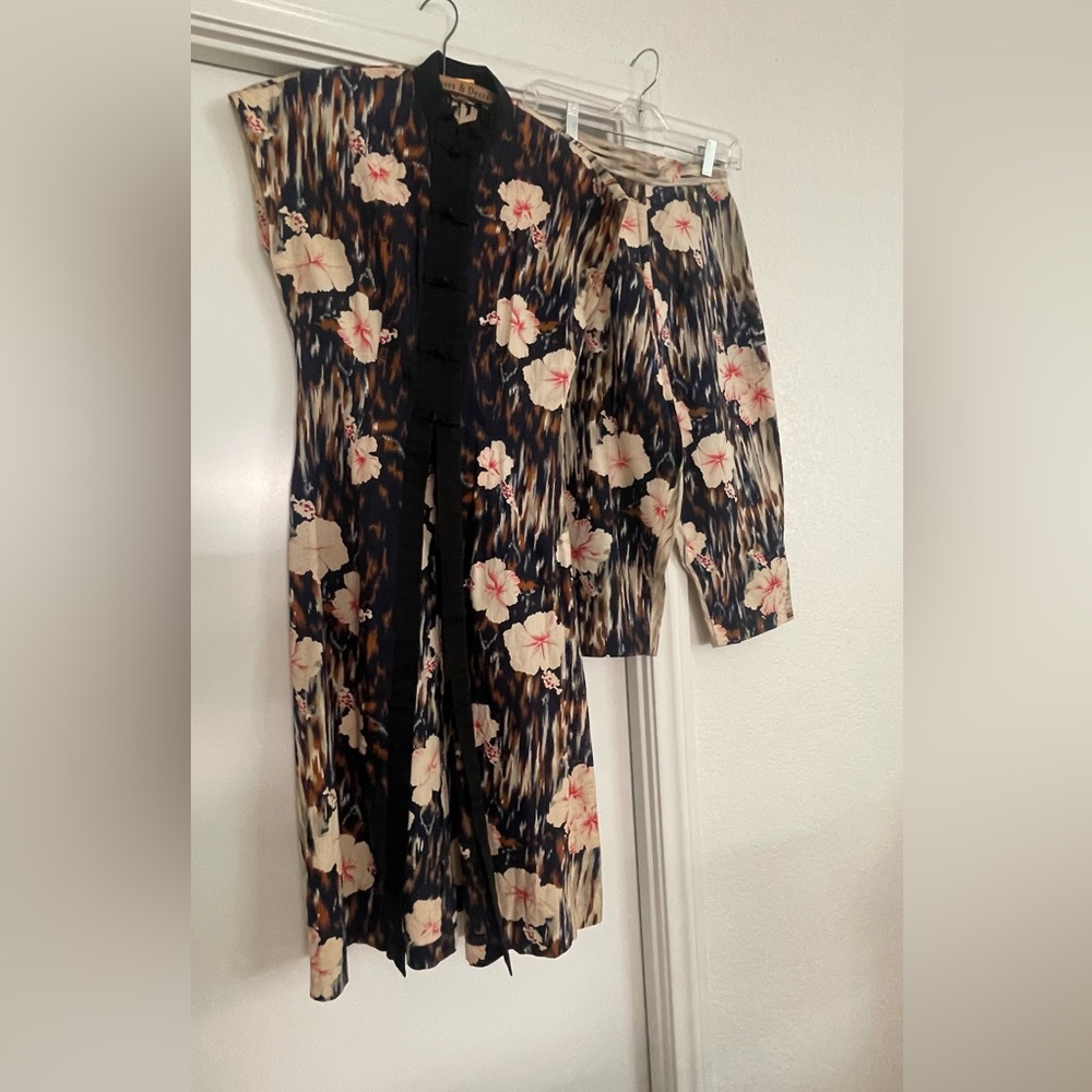 Vintage 60s pant suit. Kimono top and capri-style pants.